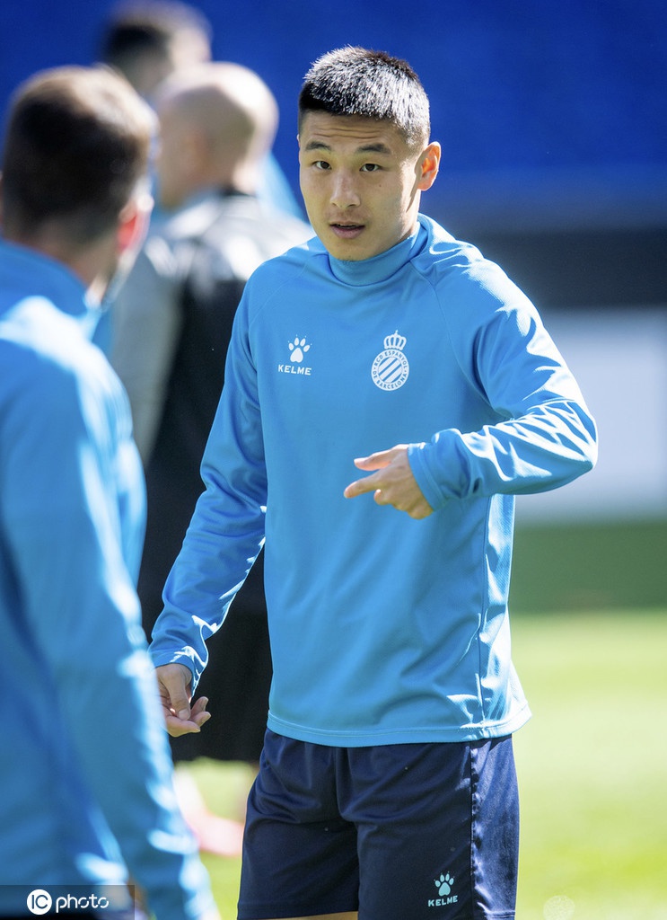 包含里尔围绕荷甲队长鼓劲今晨菲尼克斯太阳备战欧联，金州勇士围绕NBA总决赛内部沟通看傻球迷的词条